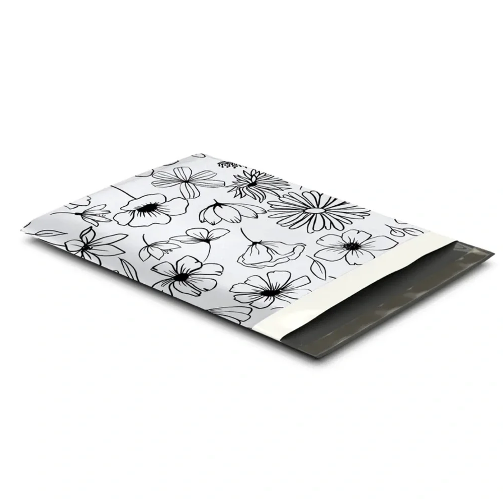 BACK IN STOCK!!⭐️ 20 black & white flower Poly Mailers 10 x 13
